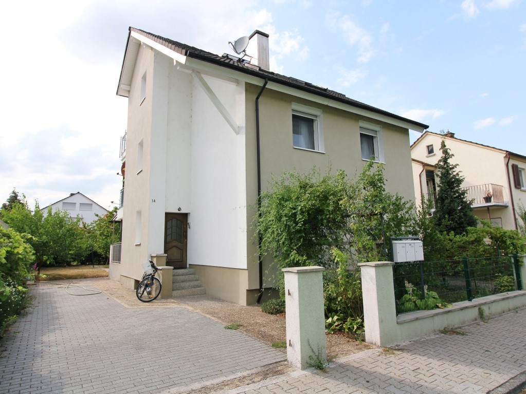 Objekt 720: Gepflegtes Wohnhaus mit 3 abgeschlossenen Wohnungen im Herzen von Gernsheim